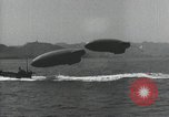 Standbild Schnellboot schleppt Prallluftschiffe Yokosuka Yokosuka Japan Hafen, 1940, aus Sekunde 11 historischem Filmmaterial Videoclip 65675022297