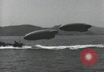 Standbild Schnellboot schleppt Prallluftschiffe Yokosuka Yokosuka Japan Hafen, 1940, aus Sekunde 12 historischem Filmmaterial Videoclip 65675022297