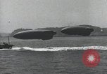 Standbild Schnellboot schleppt Prallluftschiffe Yokosuka Yokosuka Japan Hafen, 1940, aus Sekunde 14 historischem Filmmaterial Videoclip 65675022297