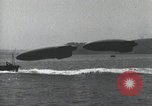 Standbild Schnellboot schleppt Prallluftschiffe Yokosuka Yokosuka Japan Hafen, 1940, aus Sekunde 15 historischem Filmmaterial Videoclip 65675022297