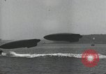 Standbild Schnellboot schleppt Prallluftschiffe Yokosuka Yokosuka Japan Hafen, 1940, aus Sekunde 16 historischem Filmmaterial Videoclip 65675022297