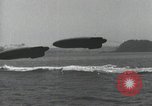 Standbild Schnellboot schleppt Prallluftschiffe Yokosuka Yokosuka Japan Hafen, 1940, aus Sekunde 17 historischem Filmmaterial Videoclip 65675022297