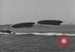 Standbild Schnellboot schleppt Prallluftschiffe Yokosuka Yokosuka Japan Hafen, 1940, aus Sekunde 19 historischem Filmmaterial Videoclip 65675022297