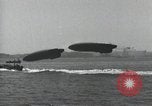 Standbild Schnellboot schleppt Prallluftschiffe Yokosuka Yokosuka Japan Hafen, 1940, aus Sekunde 20 historischem Filmmaterial Videoclip 65675022297