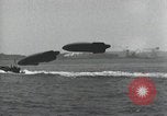 Standbild Schnellboot schleppt Prallluftschiffe Yokosuka Yokosuka Japan Hafen, 1940, aus Sekunde 21 historischem Filmmaterial Videoclip 65675022297