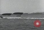 Standbild Schnellboot schleppt Prallluftschiffe Yokosuka Yokosuka Japan Hafen, 1940, aus Sekunde 24 historischem Filmmaterial Videoclip 65675022297