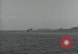 Standbild Schnellboot schleppt Prallluftschiffe Yokosuka Yokosuka Japan Hafen, 1940, aus Sekunde 27 historischem Filmmaterial Videoclip 65675022297
