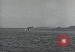 Standbild Schnellboot schleppt Prallluftschiffe Yokosuka Yokosuka Japan Hafen, 1940, aus Sekunde 29 historischem Filmmaterial Videoclip 65675022297