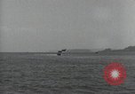 Standbild Schnellboot schleppt Prallluftschiffe Yokosuka Yokosuka Japan Hafen, 1940, aus Sekunde 33 historischem Filmmaterial Videoclip 65675022297