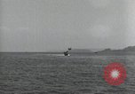 Standbild Schnellboot schleppt Prallluftschiffe Yokosuka Yokosuka Japan Hafen, 1940, aus Sekunde 36 historischem Filmmaterial Videoclip 65675022297