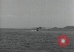 Standbild Schnellboot schleppt Prallluftschiffe Yokosuka Yokosuka Japan Hafen, 1940, aus Sekunde 39 historischem Filmmaterial Videoclip 65675022297