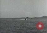Standbild Schnellboot schleppt Prallluftschiffe Yokosuka Yokosuka Japan Hafen, 1940, aus Sekunde 40 historischem Filmmaterial Videoclip 65675022297
