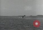 Standbild Schnellboot schleppt Prallluftschiffe Yokosuka Yokosuka Japan Hafen, 1940, aus Sekunde 41 historischem Filmmaterial Videoclip 65675022297