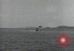 Standbild Schnellboot schleppt Prallluftschiffe Yokosuka Yokosuka Japan Hafen, 1940, aus Sekunde 43 historischem Filmmaterial Videoclip 65675022297