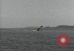 Standbild Schnellboot schleppt Prallluftschiffe Yokosuka Yokosuka Japan Hafen, 1940, aus Sekunde 44 historischem Filmmaterial Videoclip 65675022297