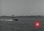 Standbild Schnellboot schleppt Prallluftschiffe Yokosuka Yokosuka Japan Hafen, 1940, aus Sekunde 49 historischem Filmmaterial Videoclip 65675022297