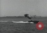 Standbild Schnellboot schleppt Prallluftschiffe Yokosuka Yokosuka Japan Hafen, 1940, aus Sekunde 55 historischem Filmmaterial Videoclip 65675022297