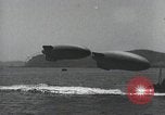 Standbild Schnellboot schleppt Prallluftschiffe Yokosuka Yokosuka Japan Hafen, 1940, aus Sekunde 61 historischem Filmmaterial Videoclip 65675022297