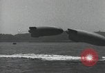 Standbild Schnellboot schleppt Prallluftschiffe Yokosuka Yokosuka Japan Hafen, 1940, aus Sekunde 62 historischem Filmmaterial Videoclip 65675022297
