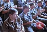 Immagine di Osu mostrano in Vietnam Il Vietnam, 1972, secondo 44 filmato di repertorio 65675022319