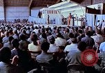 Immagine di Osu mostrano in Vietnam Il Vietnam, 1972, secondo 55 filmato di repertorio 65675022319