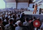 Immagine di Osu mostrano in Vietnam Il Vietnam, 1972, secondo 61 filmato di repertorio 65675022319