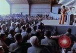 Immagine di Osu mostrano in Vietnam Il Vietnam, 1972, secondo 62 filmato di repertorio 65675022319