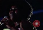 Standbild Sänger Blinky Williams Vietnam, 1972, aus Sekunde 4 historischem Filmmaterial Videoclip 65675022327