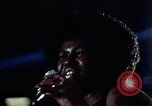 Standbild Sänger Blinky Williams Vietnam, 1972, aus Sekunde 6 historischem Filmmaterial Videoclip 65675022327