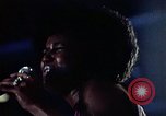 Standbild Sänger Blinky Williams Vietnam, 1972, aus Sekunde 7 historischem Filmmaterial Videoclip 65675022327