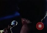 Standbild Sänger Blinky Williams Vietnam, 1972, aus Sekunde 10 historischem Filmmaterial Videoclip 65675022327