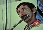 Standbild Sänger Blinky Williams Vietnam, 1972, aus Sekunde 20 historischem Filmmaterial Videoclip 65675022327