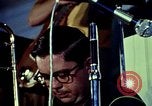 Standbild Sänger Blinky Williams Vietnam, 1972, aus Sekunde 24 historischem Filmmaterial Videoclip 65675022327