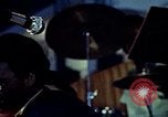 Standbild Sänger Blinky Williams Vietnam, 1972, aus Sekunde 26 historischem Filmmaterial Videoclip 65675022327