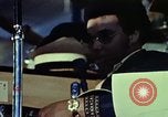 Standbild Sänger Blinky Williams Vietnam, 1972, aus Sekunde 29 historischem Filmmaterial Videoclip 65675022327