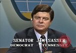 Standbild Senator Jim Sasser und Arnold Raphel L Washington DC USA, 1985, aus Sekunde 8 historischem Filmmaterial Videoclip 65675022336