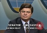 Standbild Senator Jim Sasser und Arnold Raphel L Washington DC USA, 1985, aus Sekunde 9 historischem Filmmaterial Videoclip 65675022336
