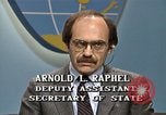 Standbild Senator Jim Sasser und Arnold Raphel L Washington DC USA, 1985, aus Sekunde 25 historischem Filmmaterial Videoclip 65675022336
