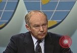 Standbild Senator Jim Sasser und Arnold Raphel L Washington DC USA, 1985, aus Sekunde 38 historischem Filmmaterial Videoclip 65675022336