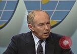 Standbild Senator Jim Sasser und Arnold Raphel L Washington DC USA, 1985, aus Sekunde 42 historischem Filmmaterial Videoclip 65675022336