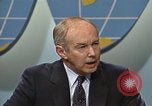 Standbild Senator Jim Sasser und Arnold Raphel L Washington DC USA, 1985, aus Sekunde 45 historischem Filmmaterial Videoclip 65675022336