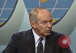 Standbild Senator Jim Sasser und Arnold Raphel L Washington DC USA, 1985, aus Sekunde 46 historischem Filmmaterial Videoclip 65675022336