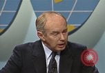 Standbild Senator Jim Sasser und Arnold Raphel L Washington DC USA, 1985, aus Sekunde 49 historischem Filmmaterial Videoclip 65675022336