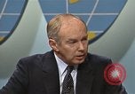 Standbild Senator Jim Sasser und Arnold Raphel L Washington DC USA, 1985, aus Sekunde 50 historischem Filmmaterial Videoclip 65675022336
