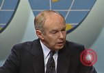Standbild Senator Jim Sasser und Arnold Raphel L Washington DC USA, 1985, aus Sekunde 52 historischem Filmmaterial Videoclip 65675022336