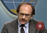 Standbild Senator Jim Sasser und Arnold Raphel L Washington DC USA, 1985, aus Sekunde 35 historischem Filmmaterial Videoclip 65675022337