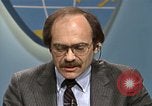 Standbild Senator Jim Sasser und Arnold Raphel L Washington DC USA, 1985, aus Sekunde 38 historischem Filmmaterial Videoclip 65675022337