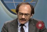 Standbild Senator Jim Sasser und Arnold Raphel L Washington DC USA, 1985, aus Sekunde 40 historischem Filmmaterial Videoclip 65675022337