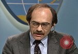 Standbild Senator Jim Sasser und Arnold Raphel L Washington DC USA, 1985, aus Sekunde 45 historischem Filmmaterial Videoclip 65675022337