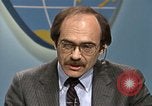 Standbild Senator Jim Sasser und Arnold Raphel L Washington DC USA, 1985, aus Sekunde 47 historischem Filmmaterial Videoclip 65675022337